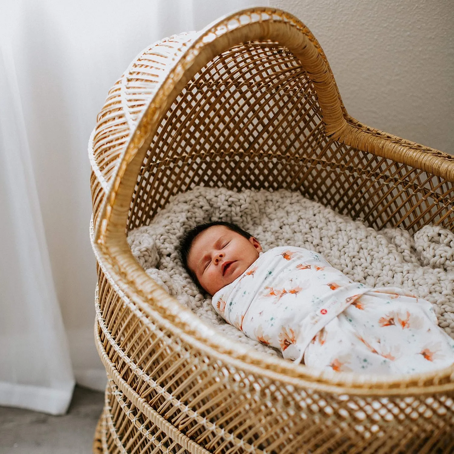 embé 2-Way Transition Swaddle, 12-18 lbs, Arms & Legs In Or Out, Warm Up & Cool Down 100% Cotton, 3-6 Months