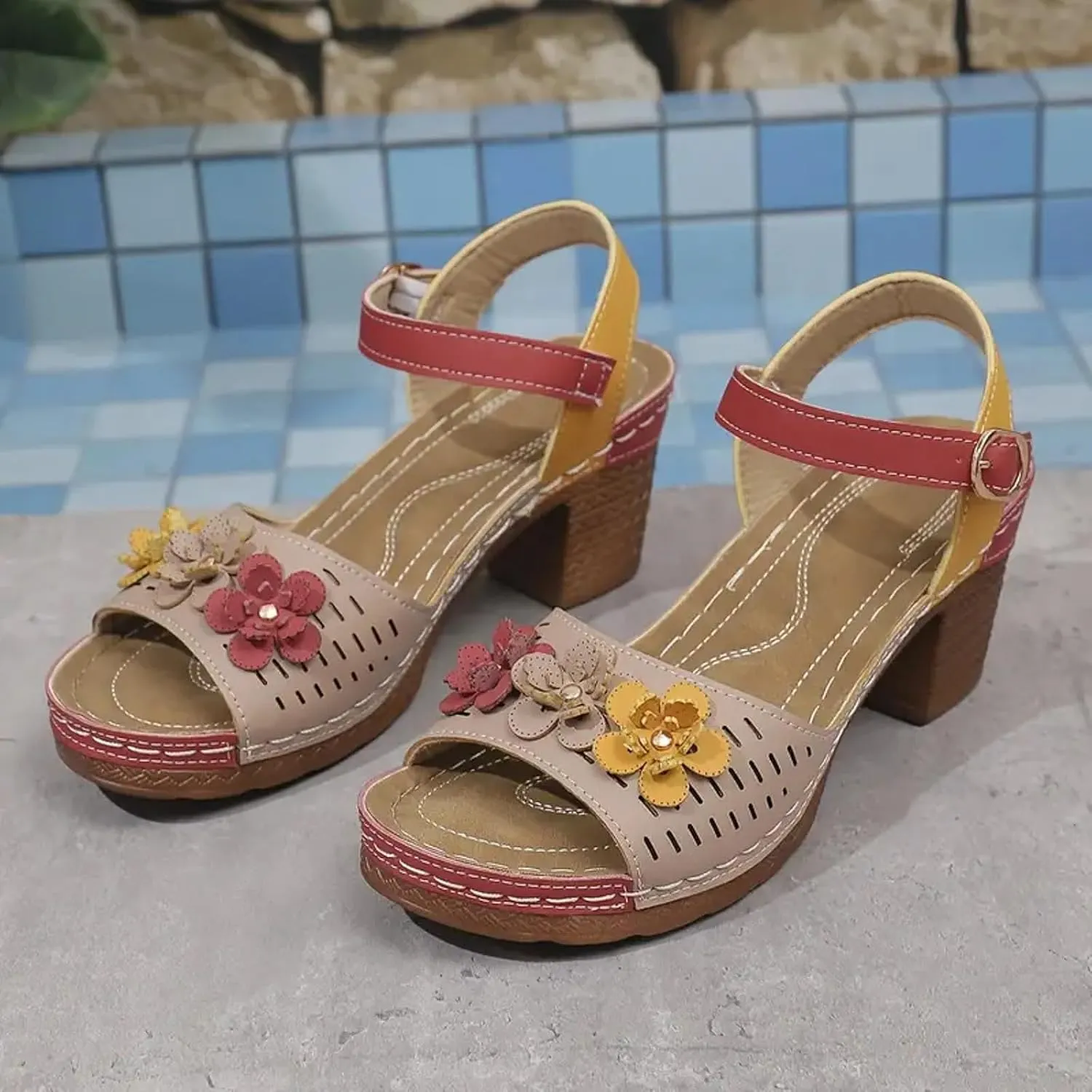 Fish Mouth Thick Heel Women's Shoes Fashionable Casual Flower Decoration Color Matching Sandals Takeaway Sandal