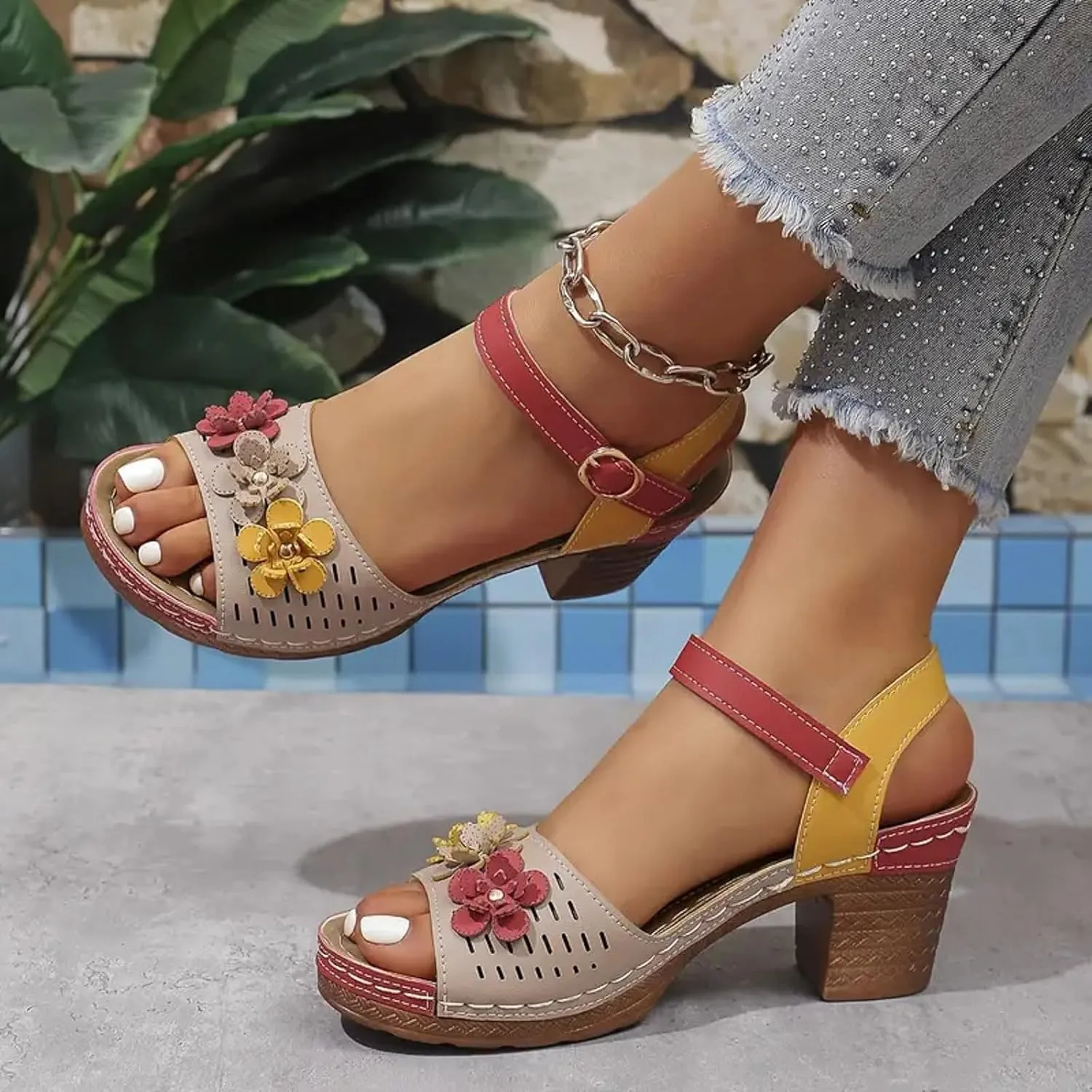 Fish Mouth Thick Heel Women's Shoes Fashionable Casual Flower Decoration Color Matching Sandals Takeaway Sandal