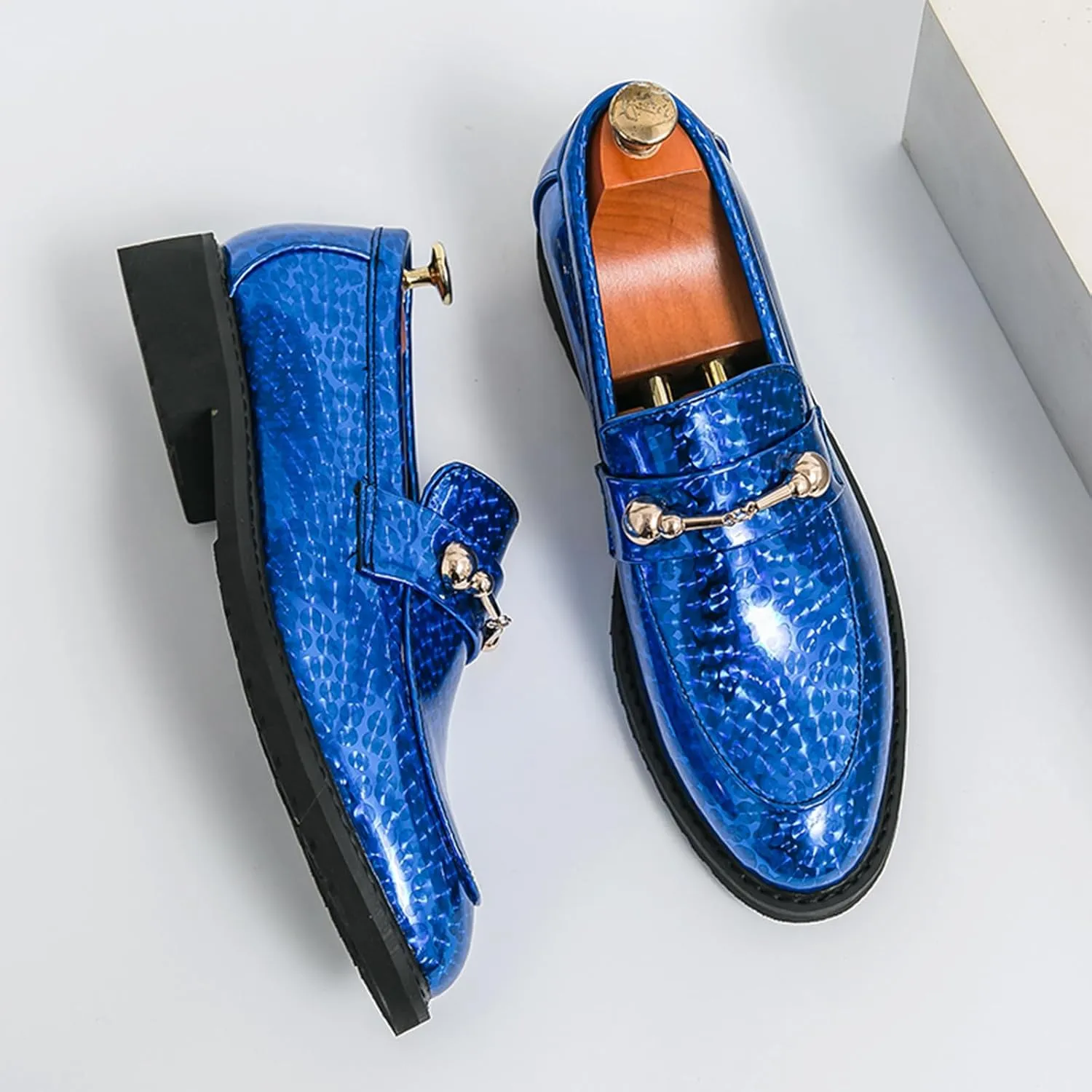 Men's Patent Leather Slip On Dress Loafers Fashion Pointed Toe Causal Business Formal Oxfords Sparkle Wedding Party Prom Shoes