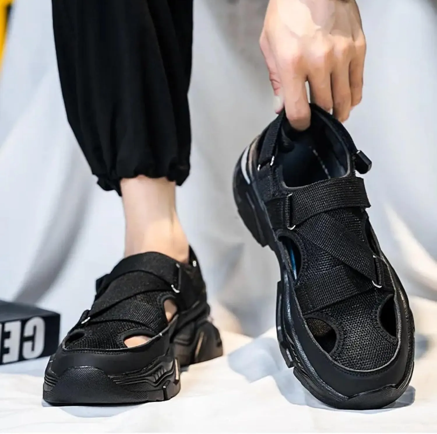 Men's Trendy Close Toe Breathable Sandals, Mesh Slippers Breathable Beach Shoes, Slip-Ins Fisherman Sandal