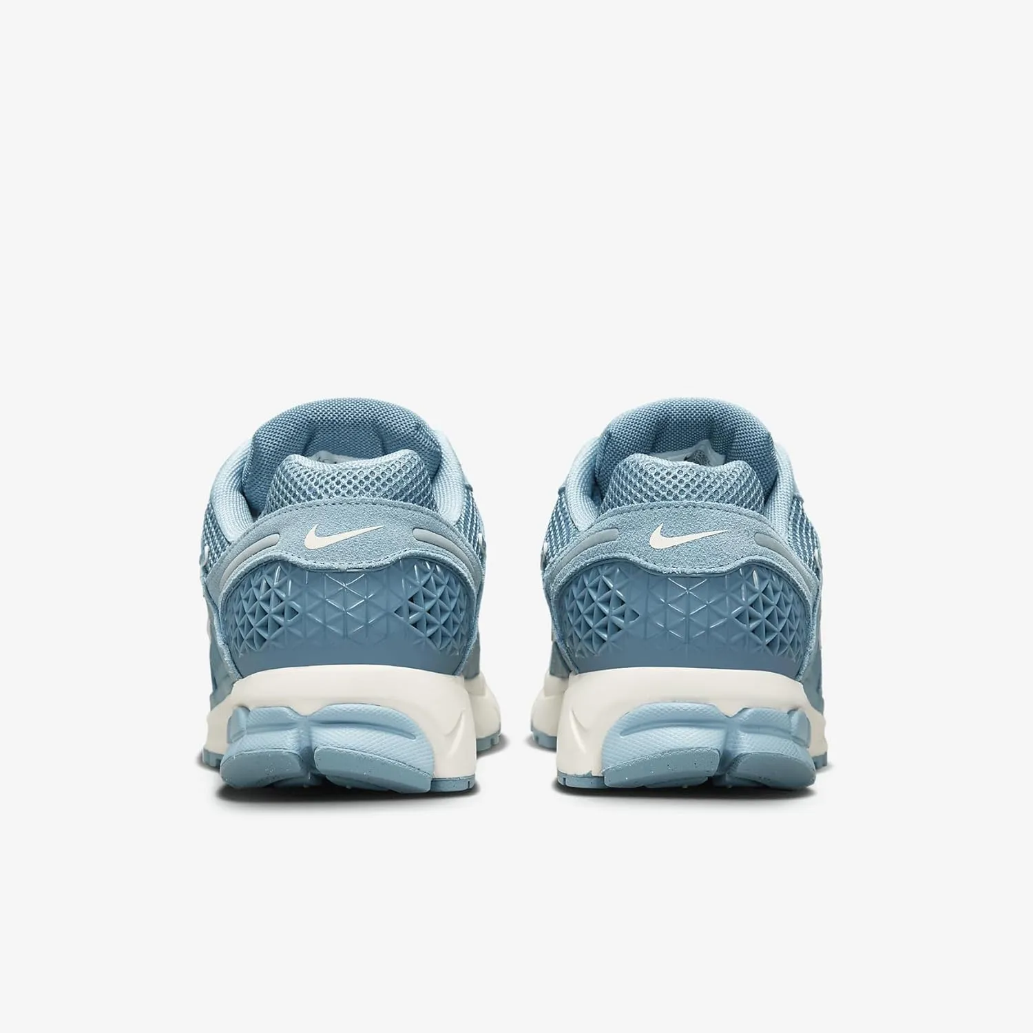 Nike Zoom Vomero 5 Men's Shoes (HF1553-400, Denim Turquoise/Smokey Blue/Pale Ivory)