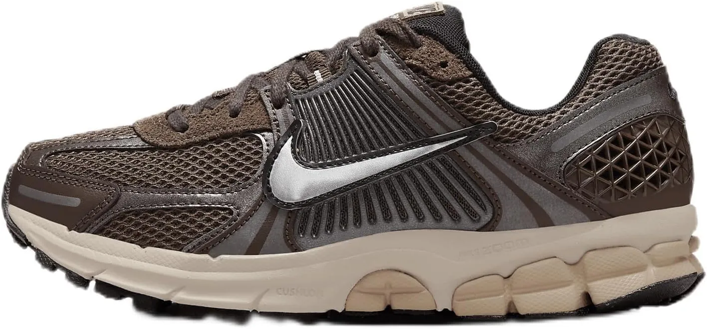 Nike Zoom Vomero 5 Women's Shoes (FN6742-201, Baroque Brown/Light Orewood Brown/Hemp/Chrome) Size 8