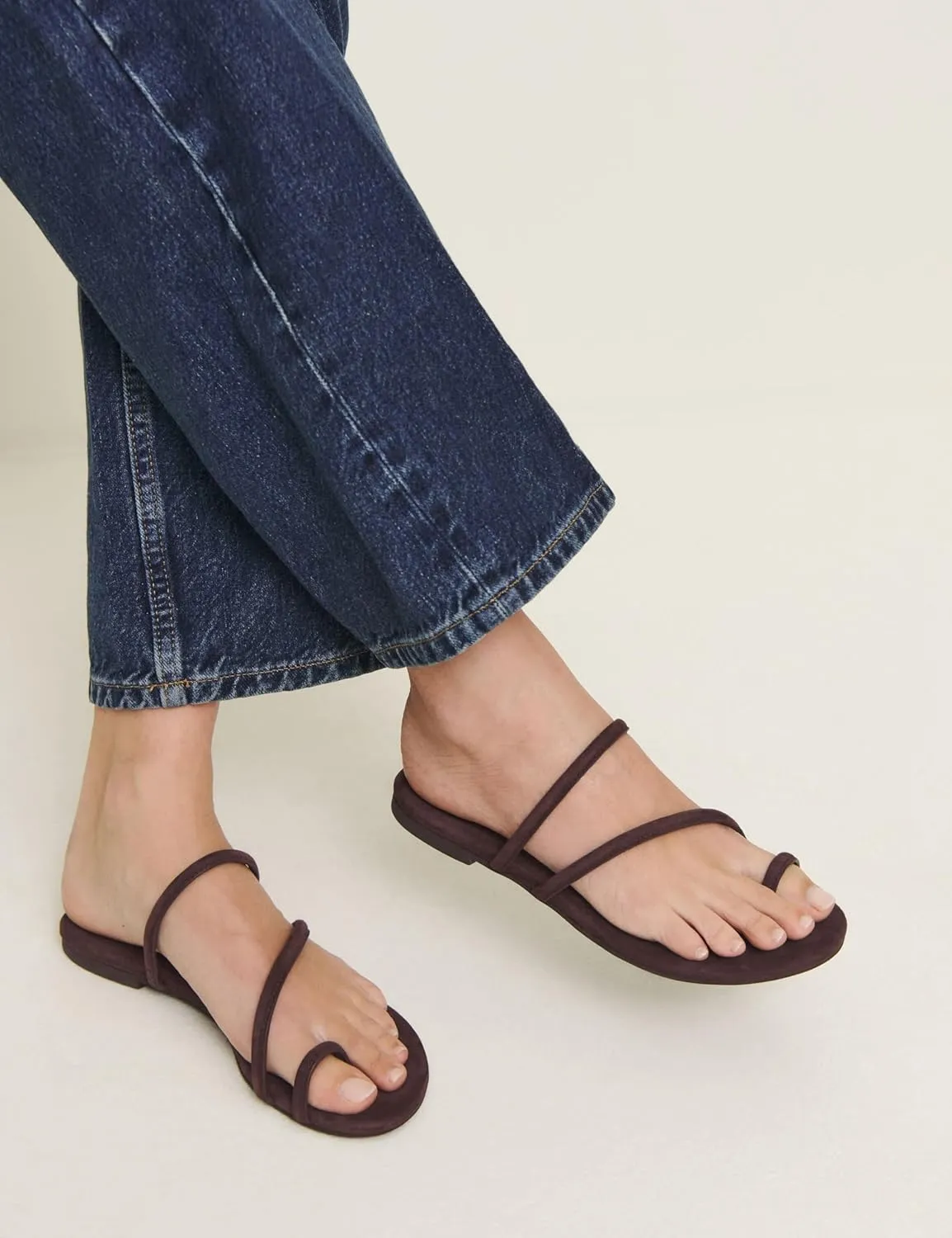 Strappy Flat Sandals for Women Open Toe Slip On Slides Toe Ring Cross Strap Slippers Sandals Casual Comfortable Summer Beach Flat Shoes