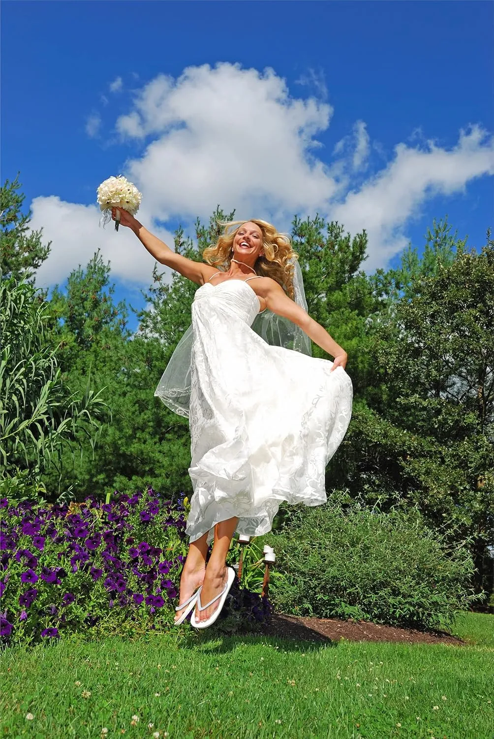 Trail maker 50 Pairs Bulk Flip Flops for Women Wedding Guests, Bnb Guests, Hotels, Pedicure Parties, and Charity Donation