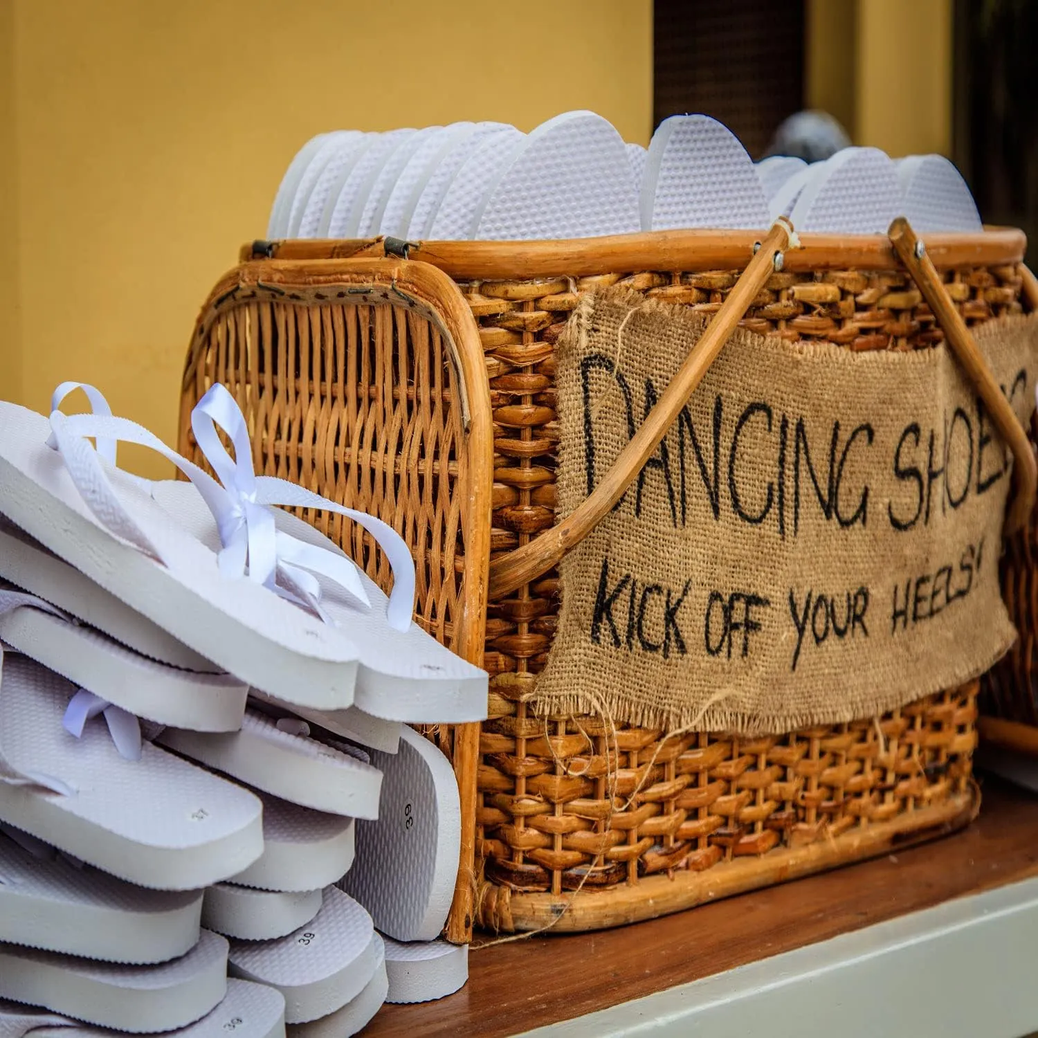 Trail maker 50 Pairs Bulk Flip Flops for Women Wedding Guests, Bnb Guests, Hotels, Pedicure Parties, and Charity Donation