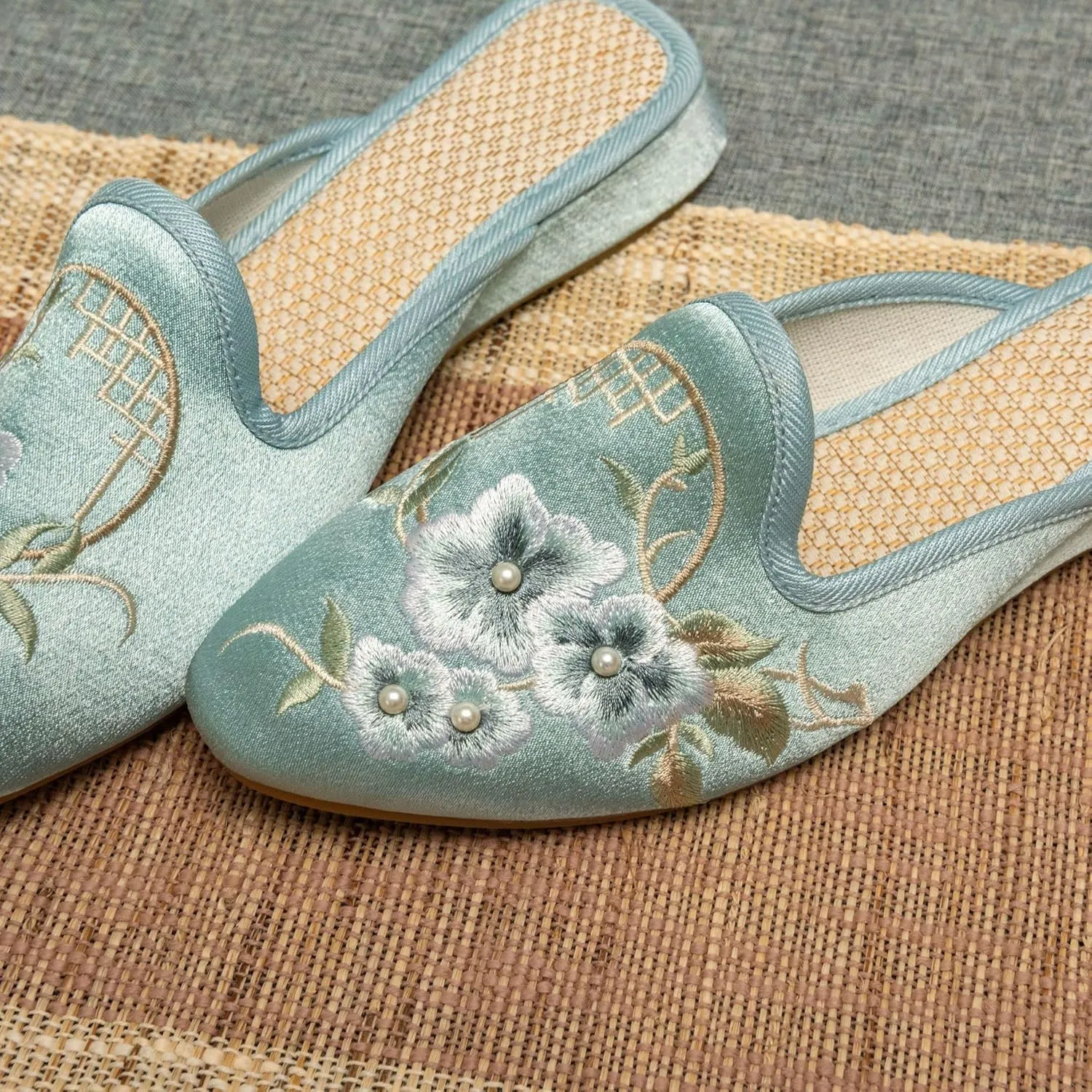 WENJIAZHIZHI Embroidered Slides Backless Loafers Pearls Mules Clogs Flats Sandals for Womens Dressy Summer Shoes Slip On
